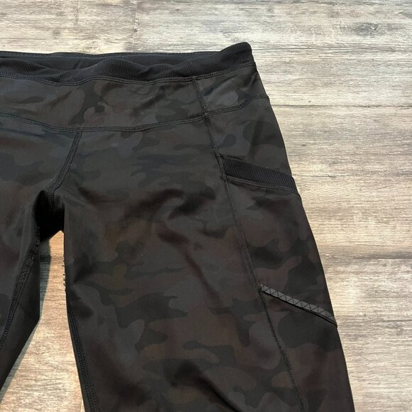 Lululemon Run For Fun Crop Full-On Luxtreme, Savasana Camo Black, Size 8 - Picture 7 of 15
